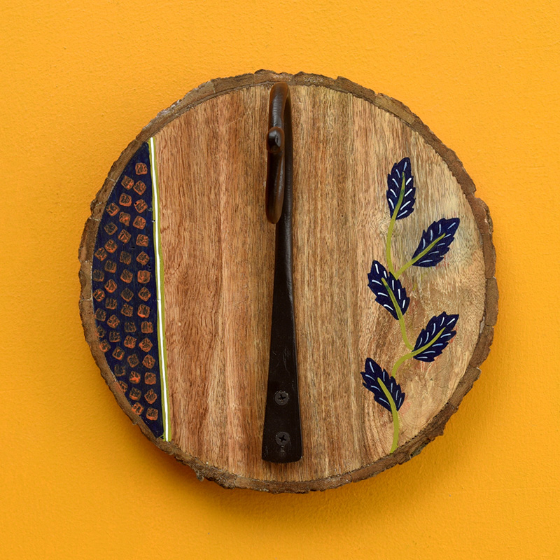 Moorni Autumn Leaf Wall Mounted Hanger in Mango Wood