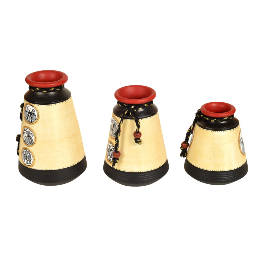 Moorni Earthen Vase Knitted Pattern with Madhubani Art