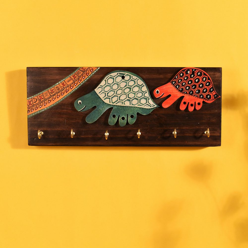 Moorni Key Holder Handcrafted Tribal Art Turtle 6 Keys (12x2x4.7)