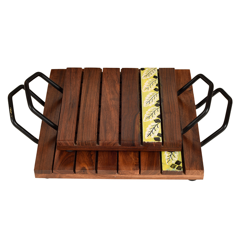 Moorni â€˜Leaf of Natureâ€™ Snacking Trays in Rosewood - Set of 2